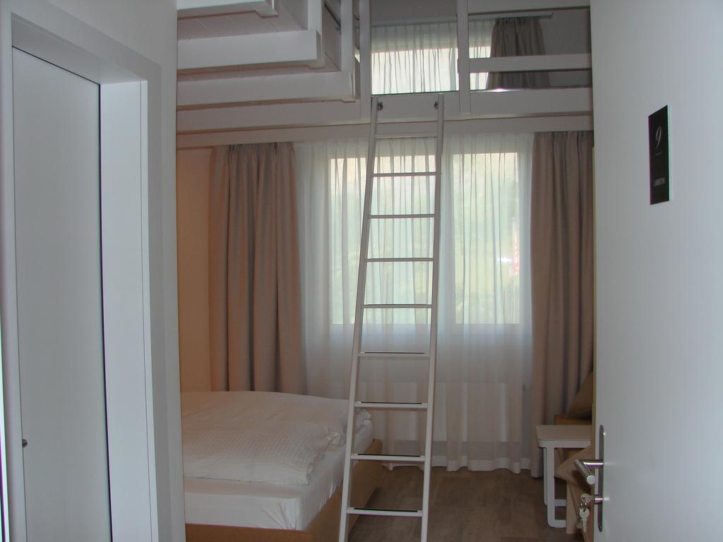 Hotel Restaurant Flaschen Albinen Room photo