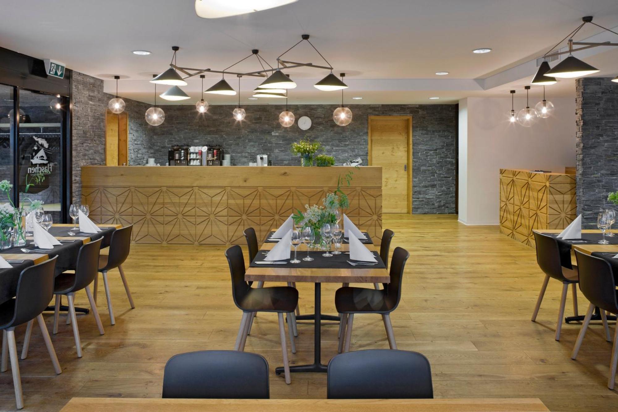 Hotel Restaurant Flaschen Albinen Exterior photo