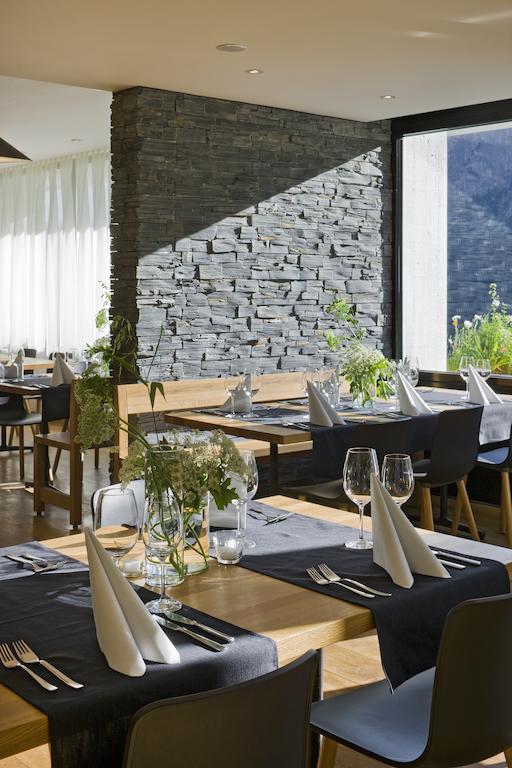 Hotel Restaurant Flaschen Albinen Exterior photo
